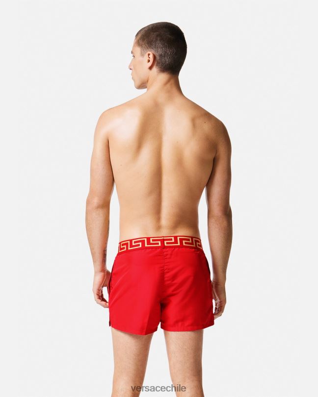 rojo shorts de baño con borde de greca Versace hombres ropa interior y ropa de playa V26001810