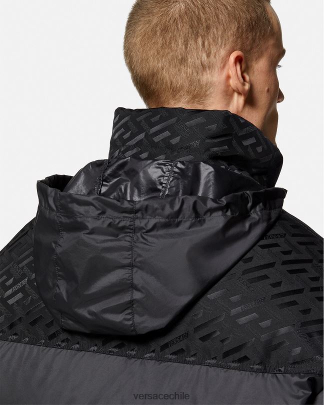 negro chaqueta acolchada la greca Versace hombres ropa V26001248