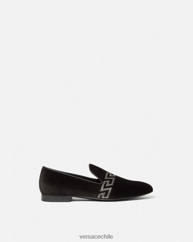 negro pantuflas de terciopelo con greca y tachuelas Versace hombres zapato V26001572
